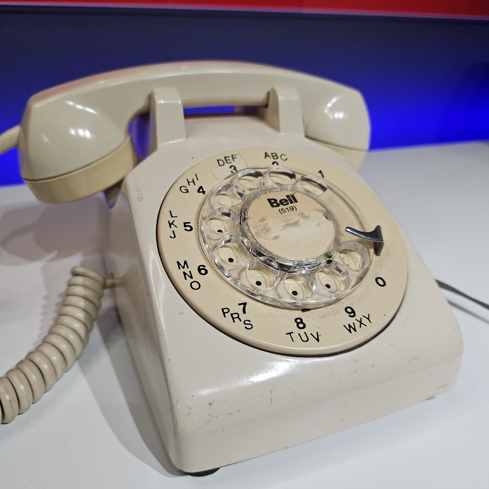 Vintage Cream Rotary Dial Telephone **TESTED